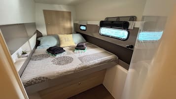 2 quartos, acesso à internet, roupa de cama