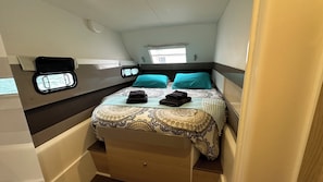 2 bedrooms, bed sheets