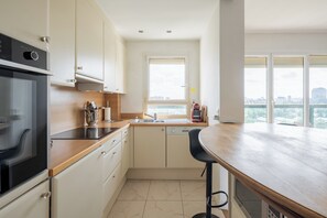 Kühlschrank, Mikrowelle, Ofen, Geschirrspüler