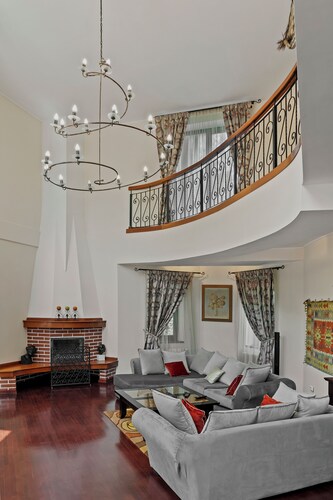 Wine Cellar Villa with Beautiful Garden in Sinaia - Busteni