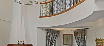 Wine Cellar Villa with Beautiful Garden in Sinaia - Busteni