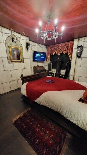 Phòng 4 dành cho gia đình, phòng tắm riêng, quang cảnh vườn | Két bảo mật tại phòng, bàn, khu vực làm việc phù hợp cho laptop 