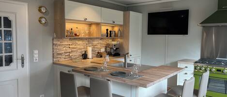 雪櫃、焗爐、爐具、洗碗機