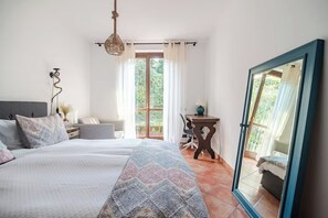 2 soverom, skrivebord, strykejern/-brett og wi-fi