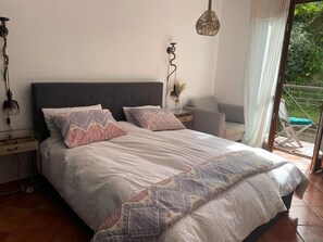 2 quartos, escrivaninha, ferros/tábuas de passar roupa, Wi-Fi