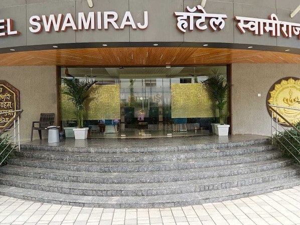 Front of property - Hotel Swamiraj (Mumbai)