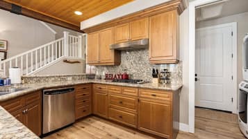 Réfrigérateur, four, plaque de cuisson, lave-vaisselle