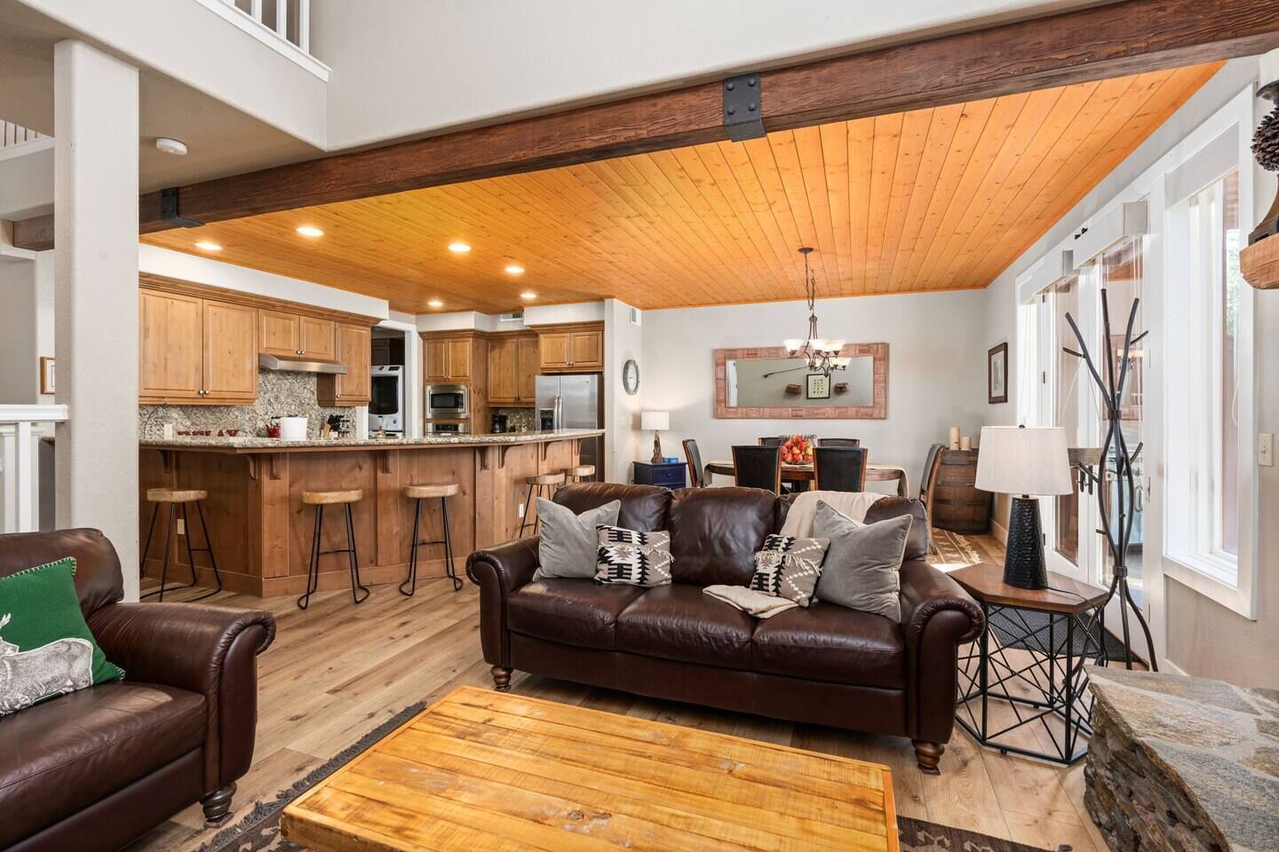 Smart TV, fireplace, DVD player