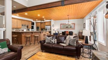 Smart TV, fireplace, DVD player