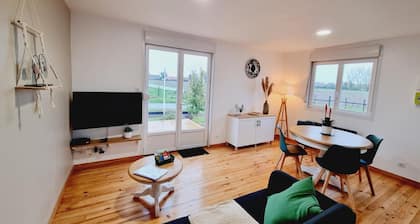 Charming Cottage with Garden & Bikes, Near Lille