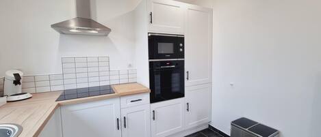 Frigorifero, microonde, lavastoviglie