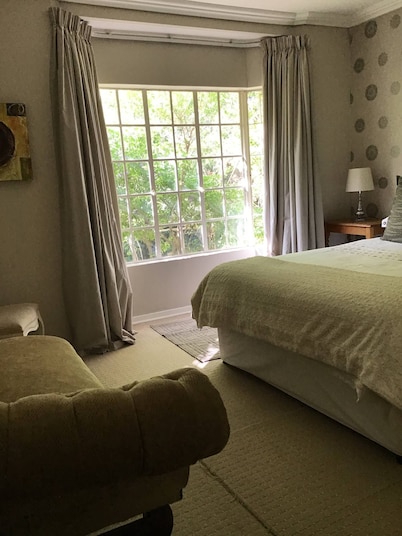 Fully Furnished 3 Bedroom House In in Pentagon Park Bloemfontein