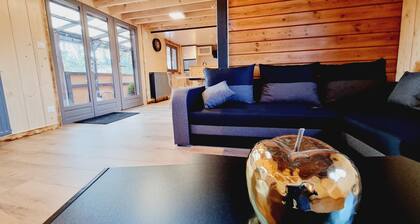 Chalet familial avec terrasse et Ă©tang sĂ©curisĂ©, au cĆur du parc naturel de l'Avesnois