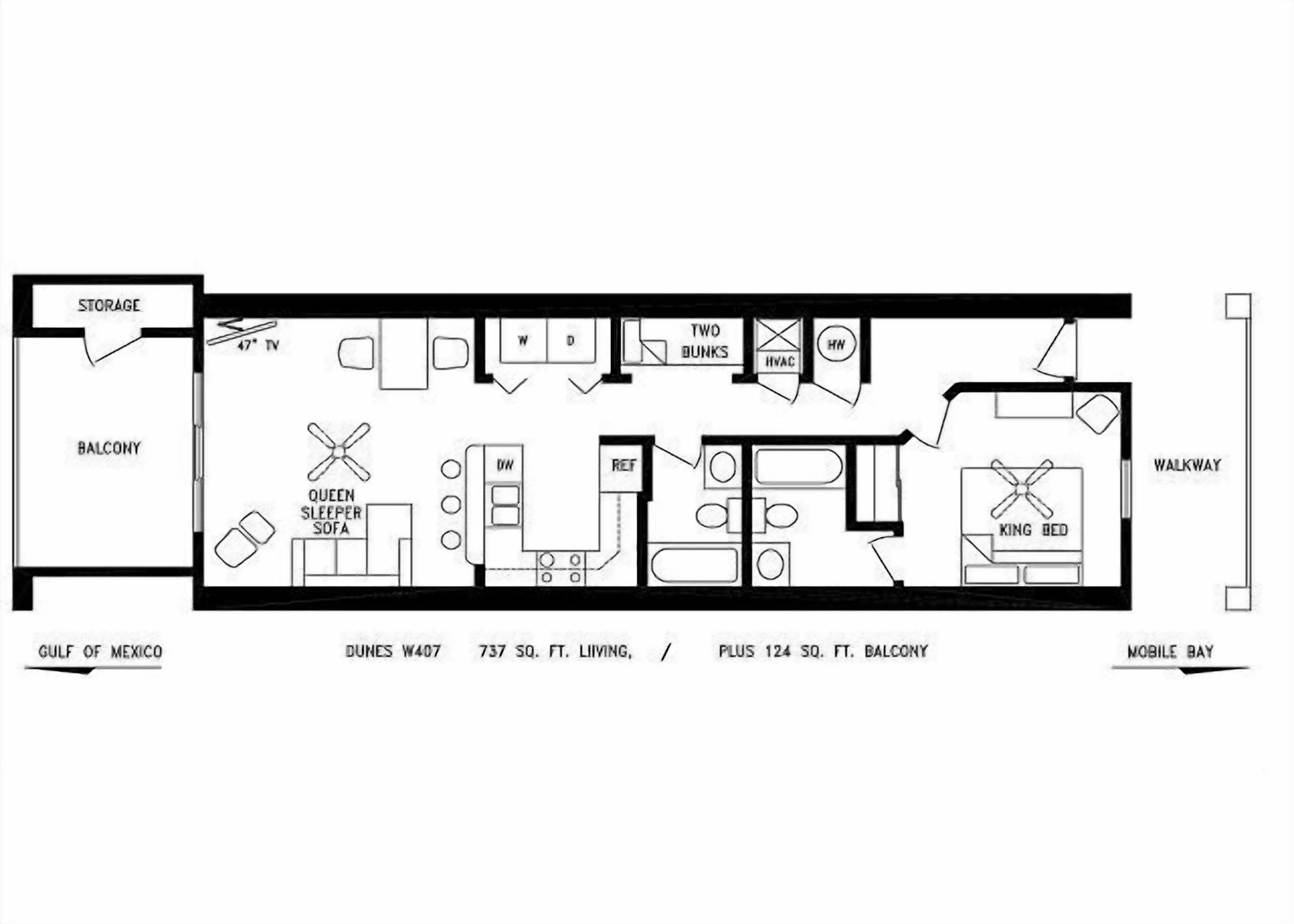 En planritning över ett hotellrum med en balkong, förvaringsutrymme, en TV, två våningssängar, en dubbelsäng, en bäddsoffa, ett litet kylskåp, ett kök och en gång.