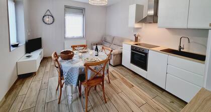 Cozy Independent House in Iwuy: Modern Amenities, WIFI, Parking, Terrace, Near Attractions