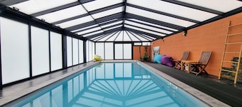 Gemütliches Ferienhaus mit privatem Wellnessbereich, Pool und Sauna in Beaurepaire-sur-Sambre