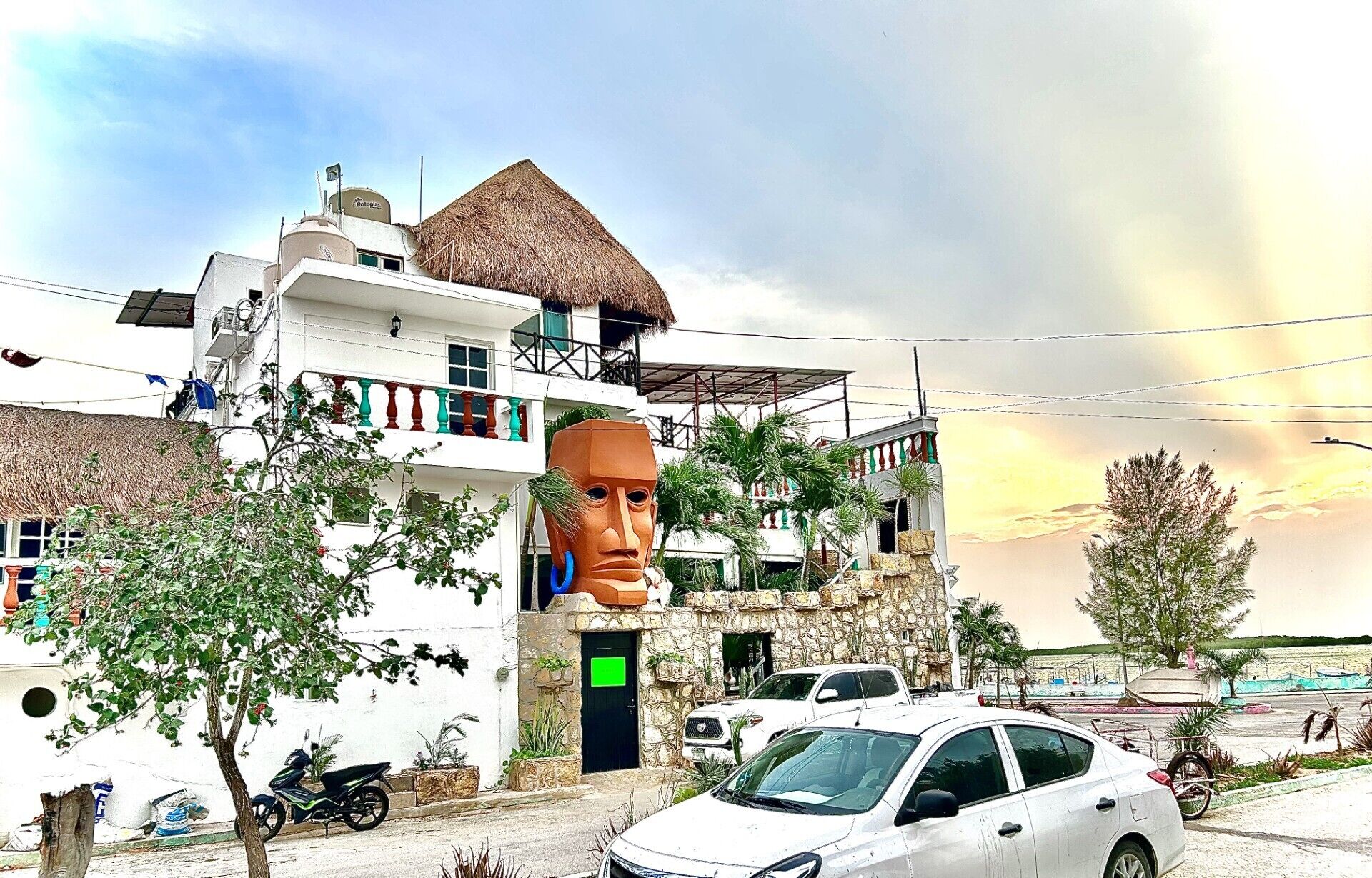 Vista frontal de la propiedad