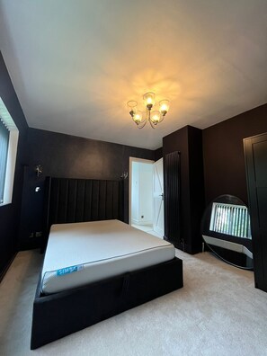 2 habitaciones, tabla de planchar con plancha y wifi gratis 