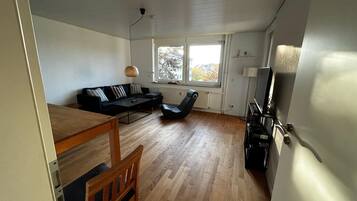 Smart TV, computer monitors