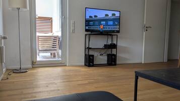 Smart TV, computer monitors