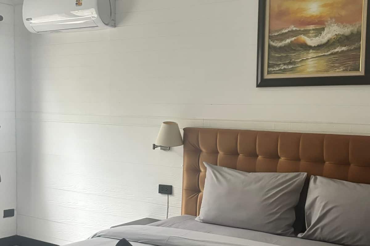 Signature kamer, 1 kingsize bed, balkon | 1 slaapkamer, luxe beddengoed, donzen dekbedden, Select Comfort-bedden