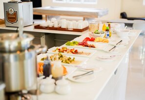 Daily buffet breakfast for a fee - Luna Hut Resort Hua Hin (Hua Hin)