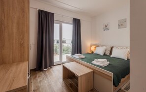 4 bedrooms, in-room safe, travel cot, free WiFi - 4 bedroom gorgeous home in Vrsi (Vrsi)