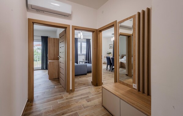 TV - 4 bedroom gorgeous home in Vrsi (Vrsi)