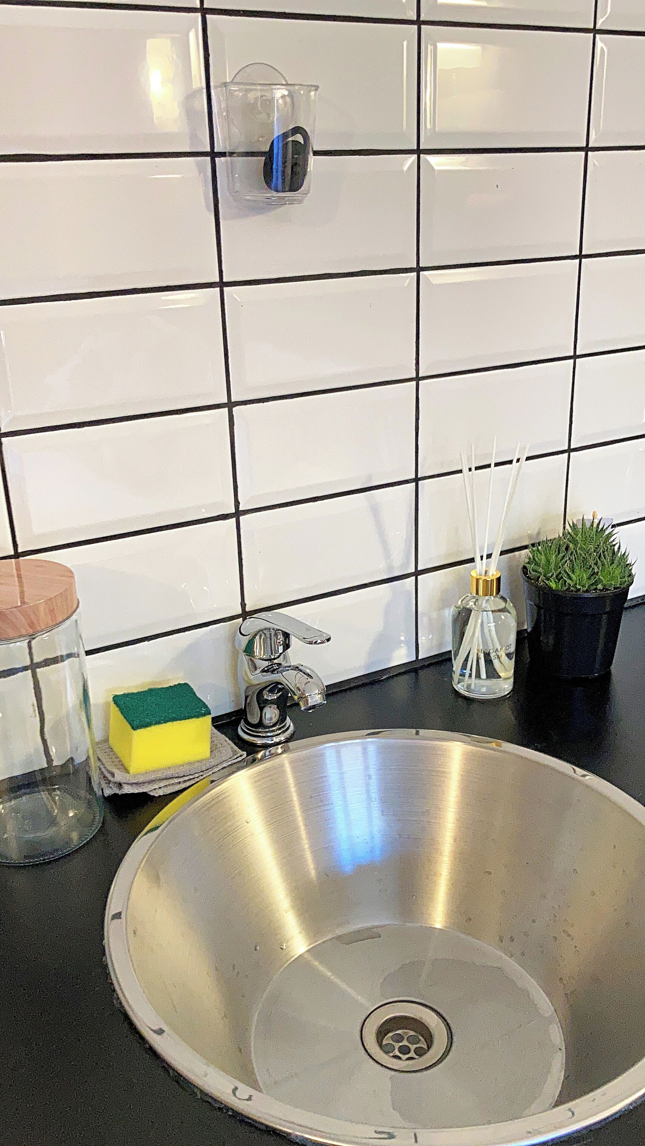 Leilighet | Bad | Dusj, håndklær og toalettpapir