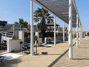Outdoor dining - Port Leucate: Cozy villa for 6 by the sea, near activities (Port Leucate)