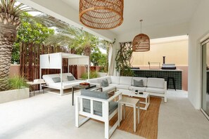 Terrace/patio - Villa Deema The Lakes luxury 3 Bd Pool (Emirates Hills)