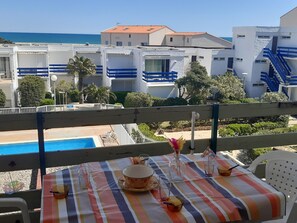 屋外ダイニングエリア