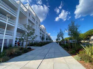 Property grounds - Beautiful A/C T2 with parking, 4 pax, near beach (Port Leucate)