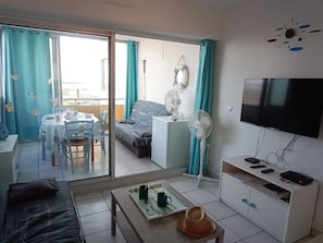 TV - Charming T2 40m², Secured Parking, Near Beach (Port Leucate)