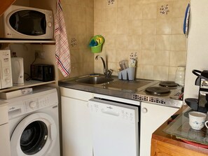 Refrigerador, microondas, parrilla de estufa y lavavajillas 