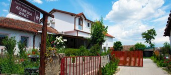 Arabeska Family Winery & Apartments