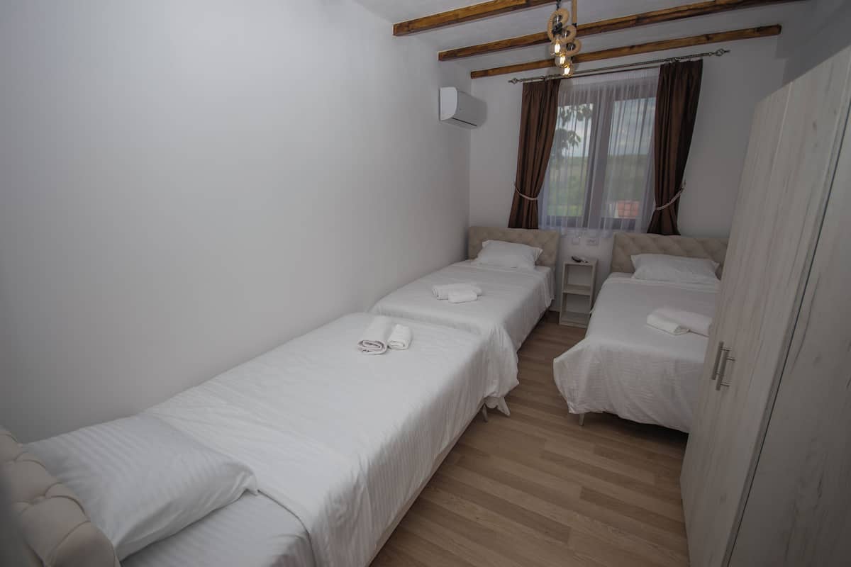 Comfort Room, Mountain View | WiFi (free), bed sheets