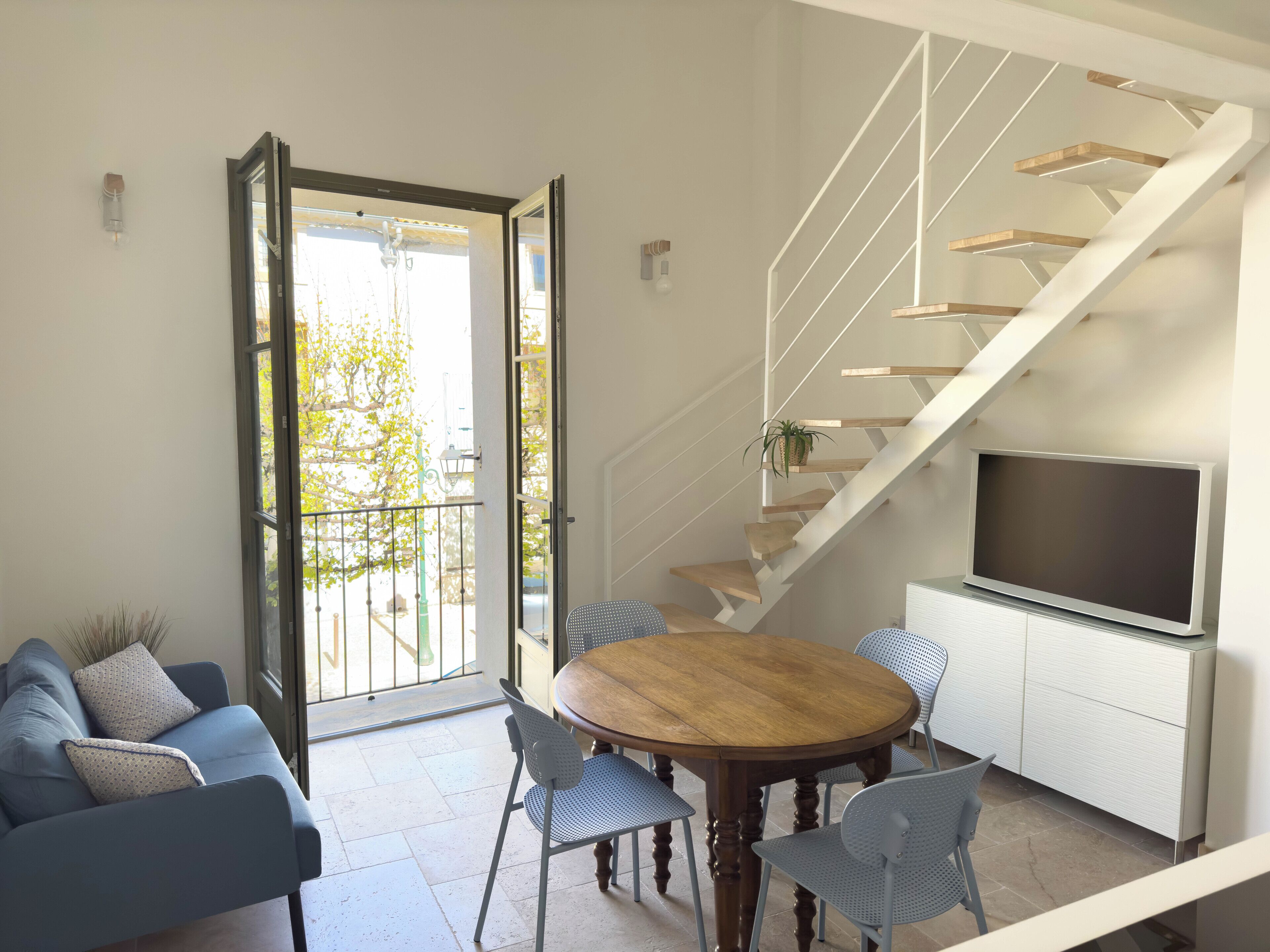 Luxury-Maisonette | Wohnbereich | 43-Zoll-Flachbildfernseher mit Digitalempfang, Fernseher