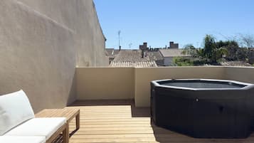 The Red Duplex, with terrace and spa | Terrace/patio
