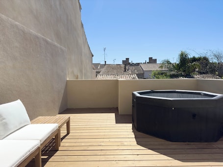 The Red Duplex, with terrace and spa | Terrace/patio