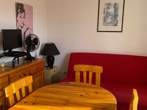Interior - Stylish T2 Apartment, 4 Guests, Close to Beach, Safe Parking, Pet-Friendly (Port Leucate)