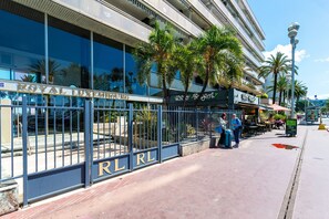 Exterior - Royal Luxembourg AP4397 By Riviera Holiday Homes (Niza)