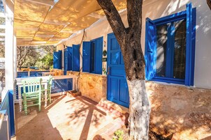 Premium bedding, minibar, free WiFi, bed sheets