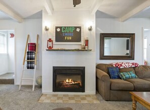Smart TV, fireplace