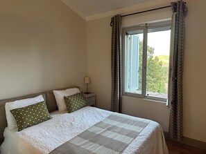 3 Schlafzimmer, Schreibtisch, Bügeleisen/Bügelbrett, kostenloses WLAN