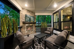 Interior - Pickleball, Pool, Splash Fountain ,Clubhouse , Walking Trails , Basketball (Broken Bow)