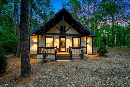 Pickleball, Pool, Splash Fountain ,Clubhouse , Walking Trails , Basketball