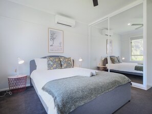 3 bedrooms, iron/ironing board, free WiFi, bed sheets