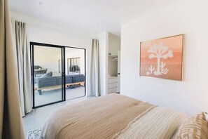 2 Schlafzimmer, Schreibtisch, Bügeleisen/Bügelbrett, Reisekinderbett