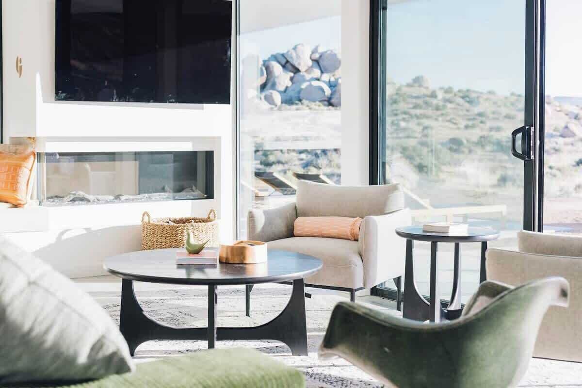 TV, lareira, escritórios